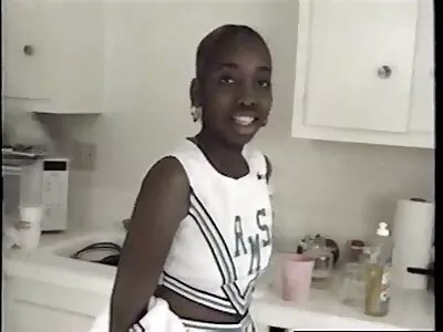 Kurvige Video (Gieselle pornofilme mit reifen frauen Tayler)