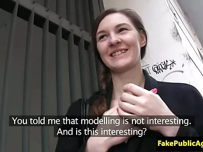 Tiffany Mynx deutsche sex filme mit alten frauen saugt an einem riesigen Schwanz