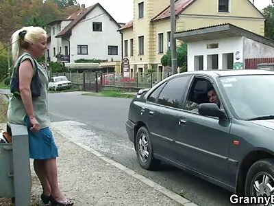 Heiße Kellnerin serviert ein heißes Gericht-Video (Apolonia) reife frauen sexfilme