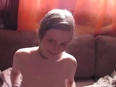 Kopf bekommen, um pornofilme mit frauen ab 50 ein Header-Video aufzunehmen (Evi Fox)